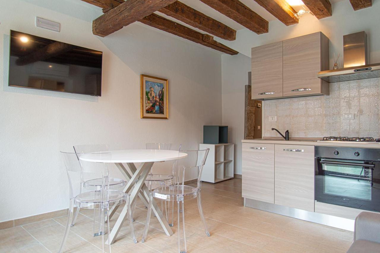 Ca' Leoncino - Venice Canal Front Apartment Exterior photo