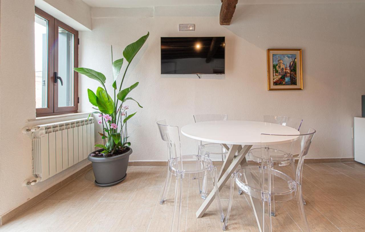 Ca' Leoncino - Venice Canal Front Apartment Exterior photo