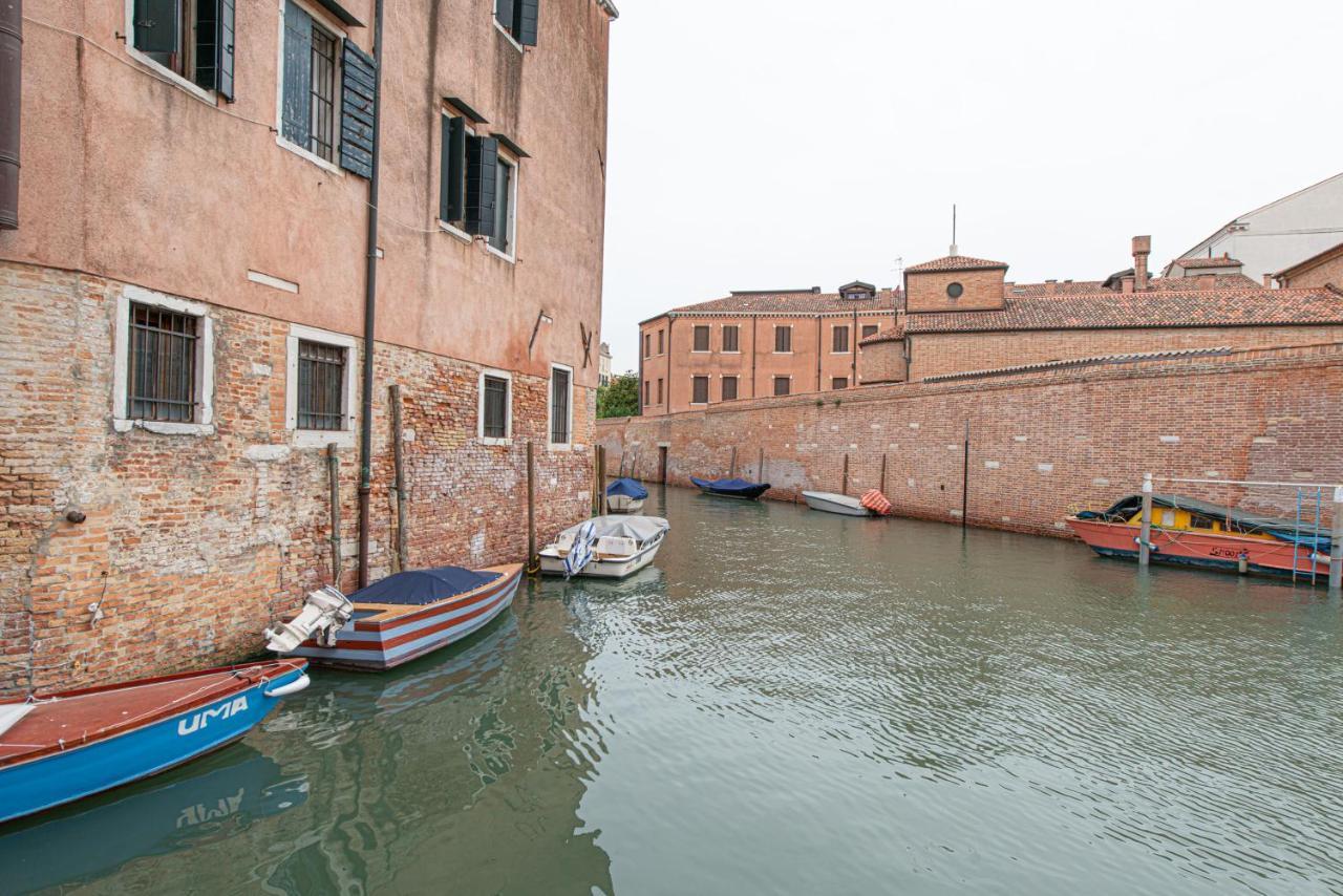 Ca' Leoncino - Venice Canal Front Apartment Exterior photo